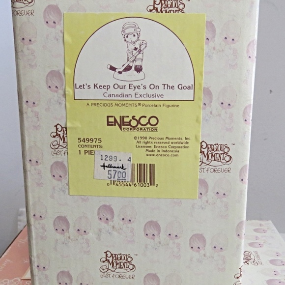 NIB Precious Moments "Let's Keep Our Eye's On the Goal Canadian Exclusive Hockey - Picture 4 of 4